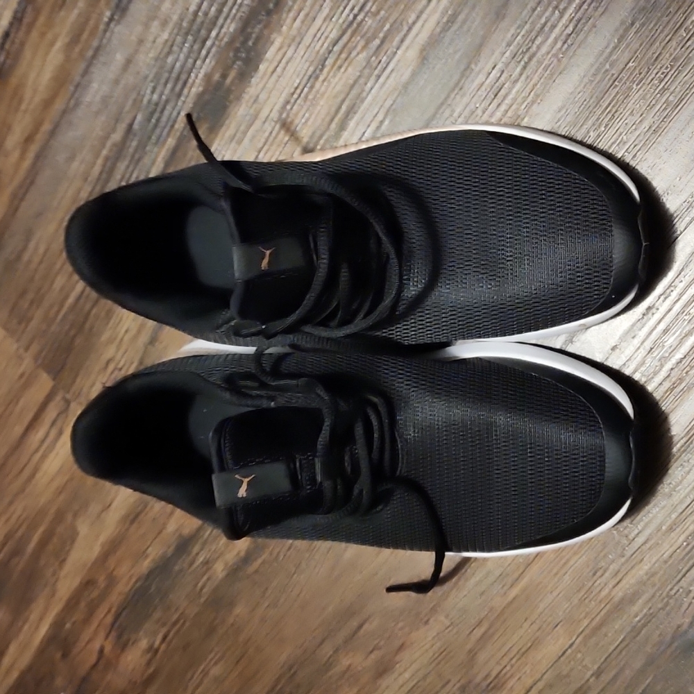 PUMA Sneakers